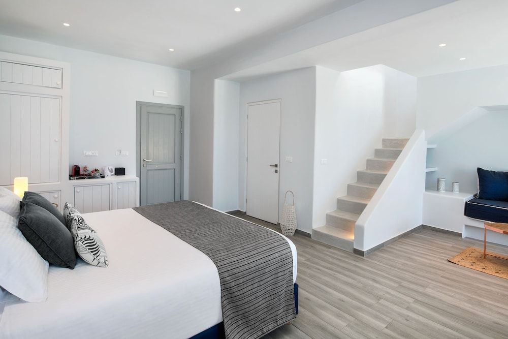 Sea View Suite with Loft & Private Pool