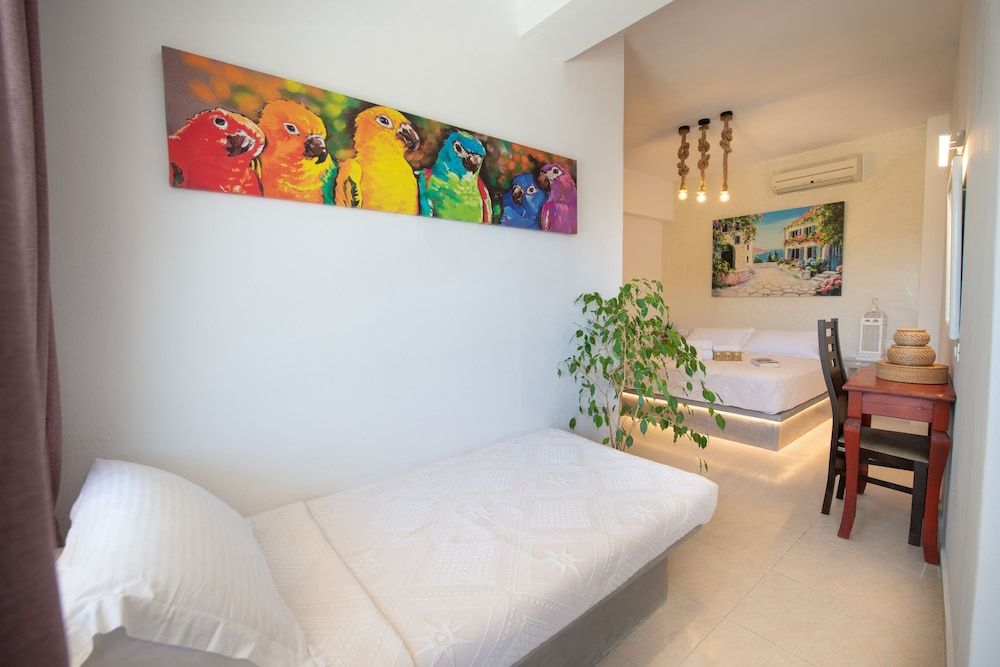 undefined Arlene Suites 4