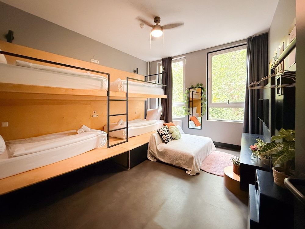 De Pijp Boutique Hotel Quadruple Room (Friends) 2