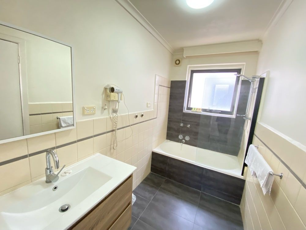City Edge Serviced Apartments East Melbourne Executive One Bedroom Apartment - Albert Street Building 2
