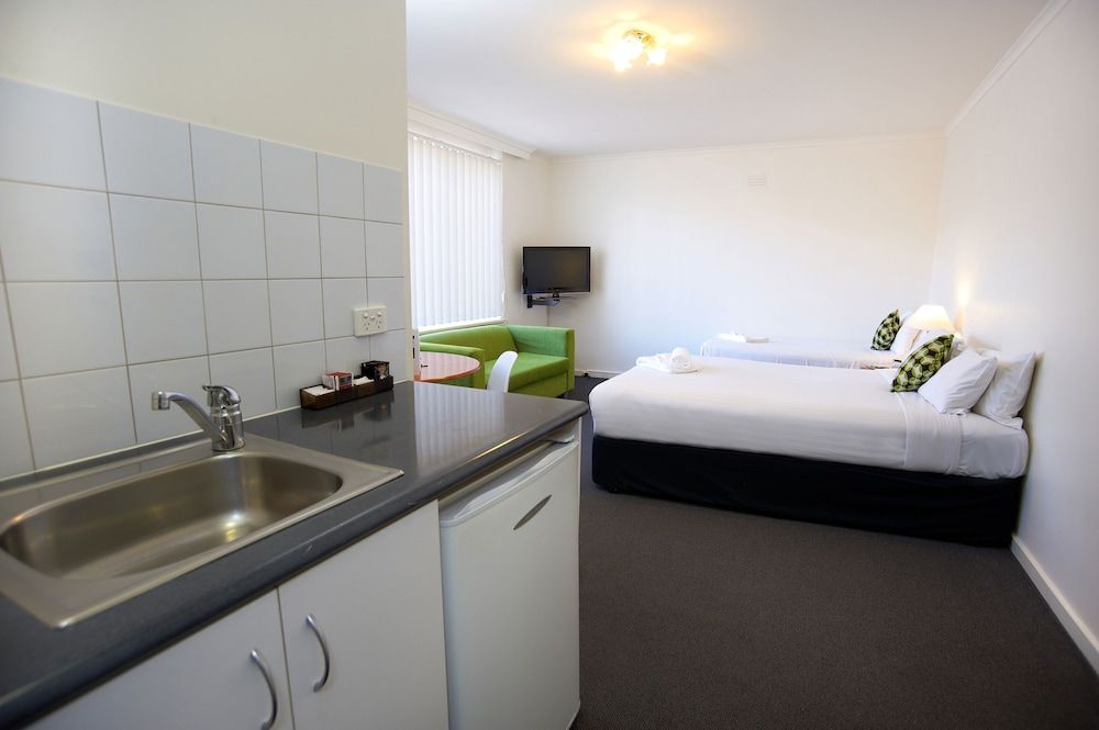 City Edge Serviced Apartments East Melbourne Family Studio Apartment - Treasury Building 2