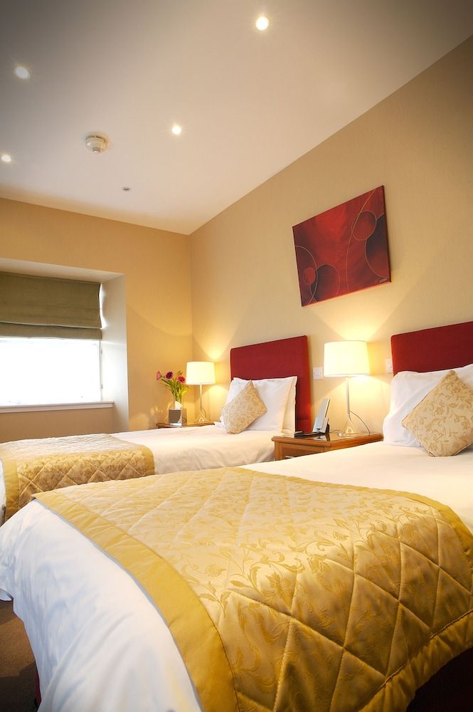 Laichmoray Hotel Twin Room 2