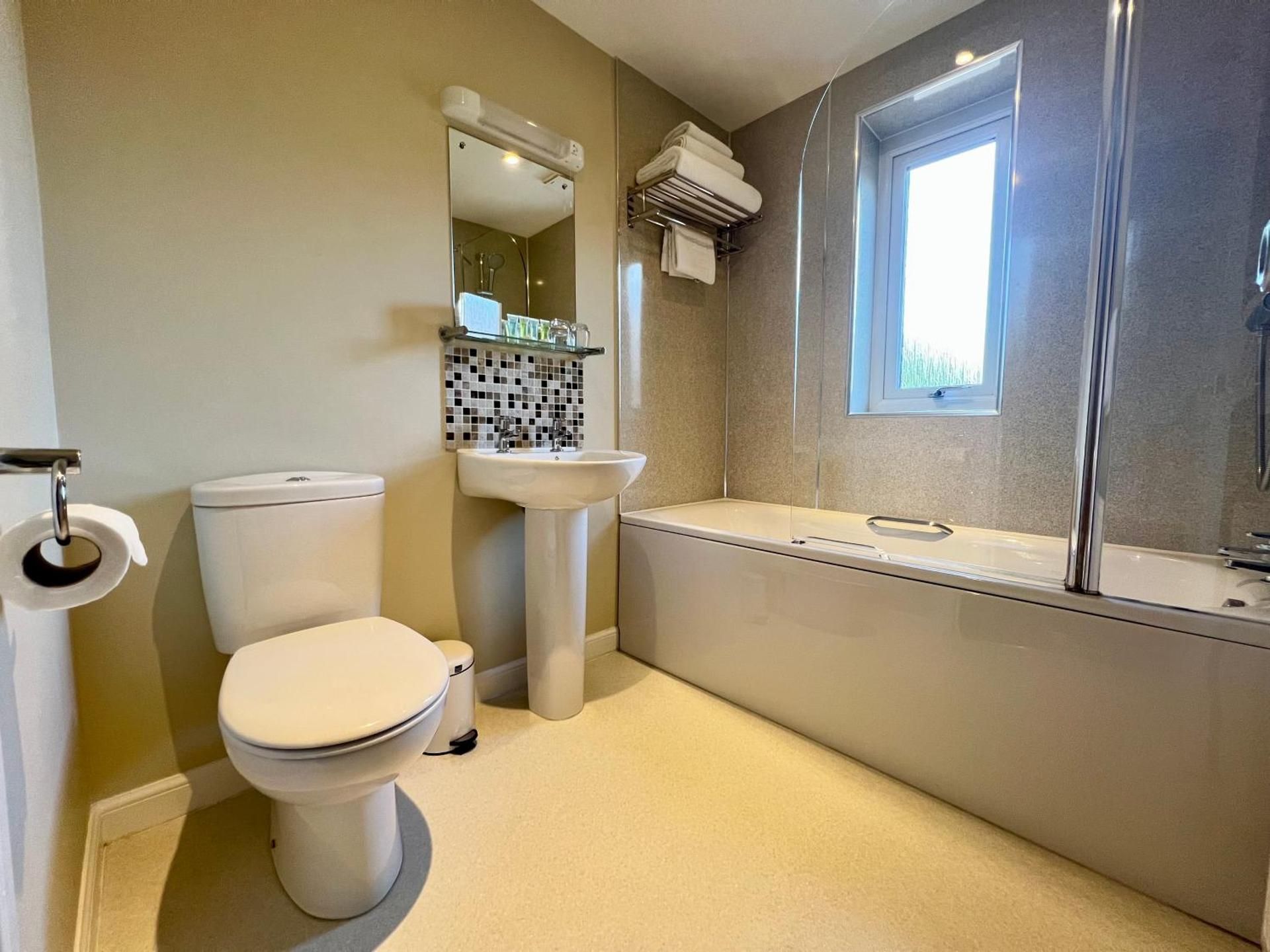 Laichmoray Hotel Twin Room 4