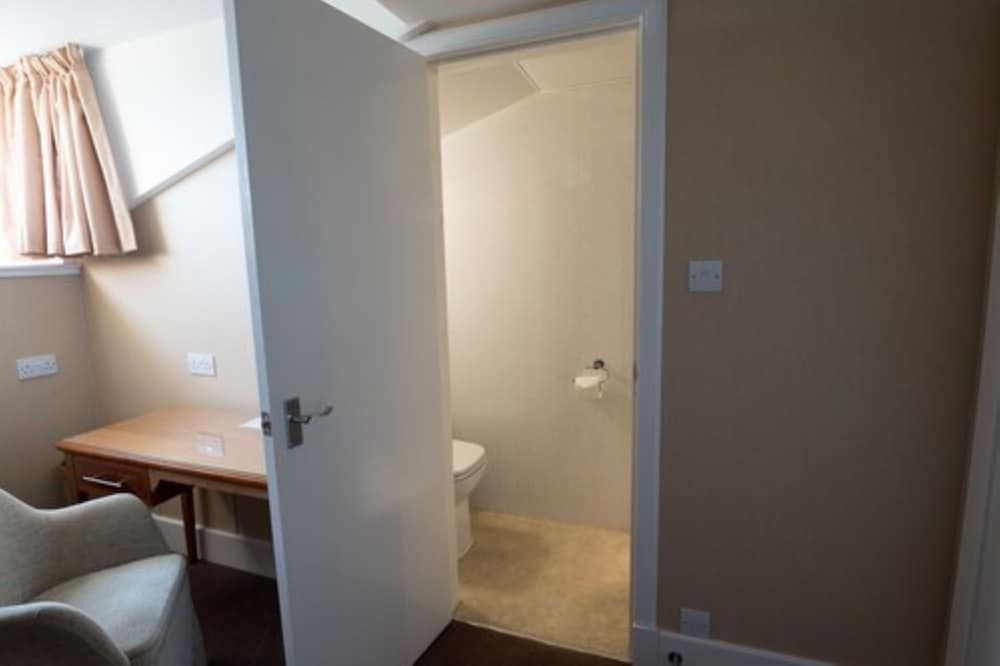 Laichmoray Hotel Budget Single Room 4