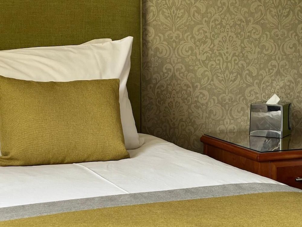 Laichmoray Hotel Twin Room 2