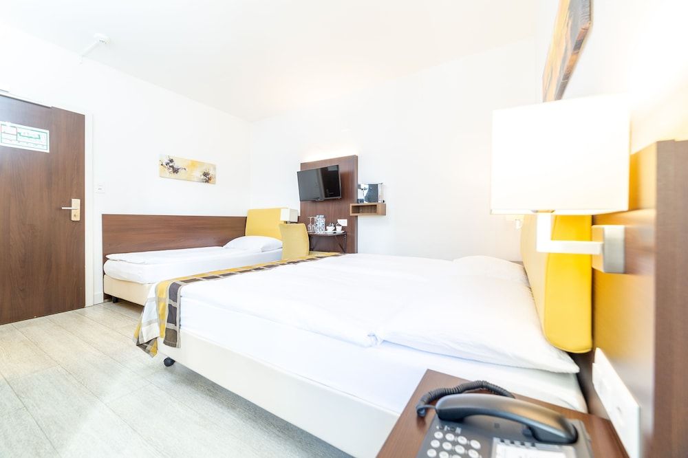 Modern Triple Room