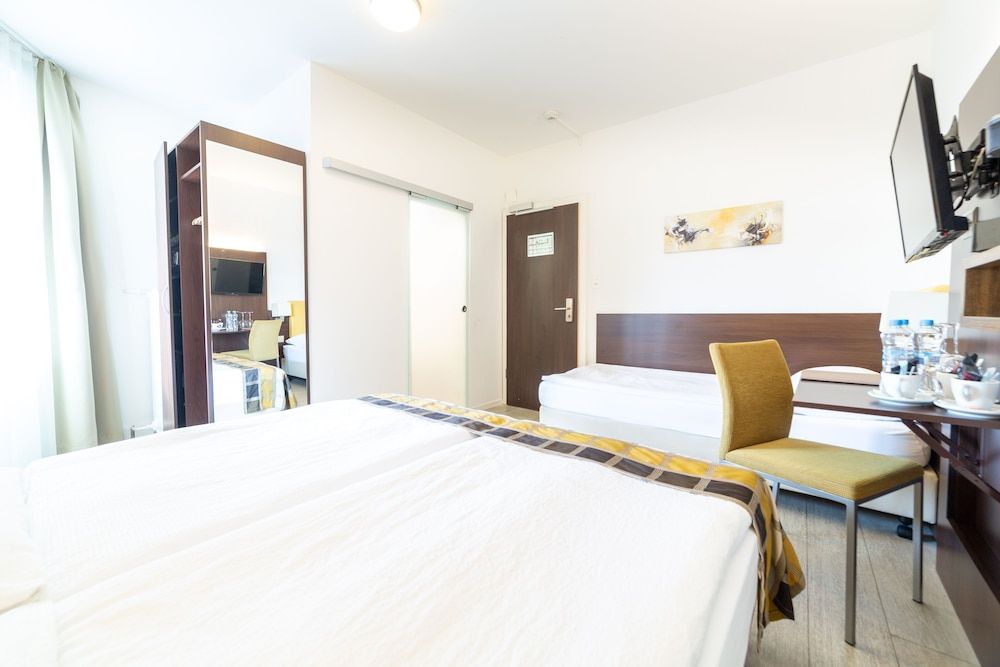 Modern Triple Room