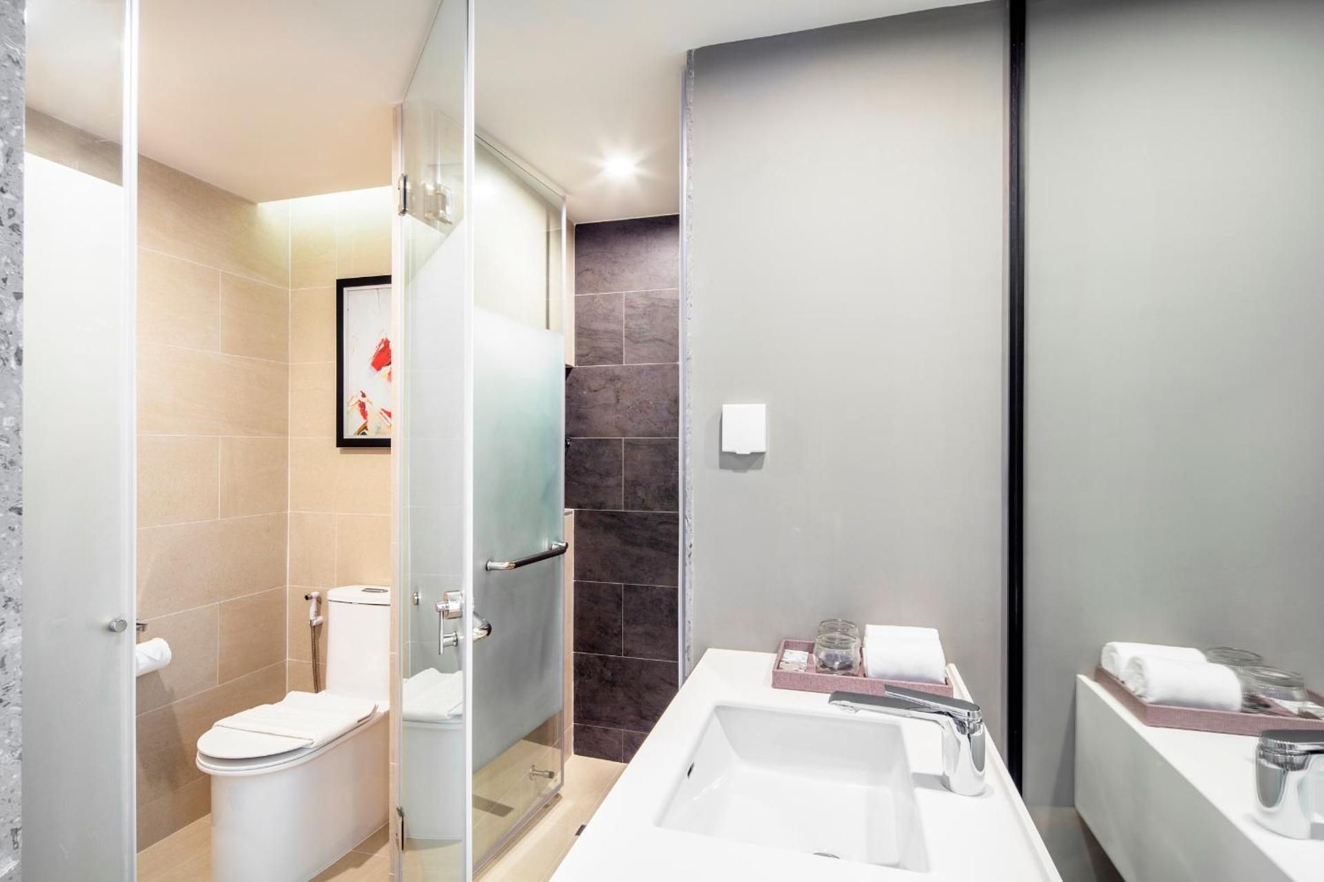 Hotel Amber Pattaya Deluxe City View Double or Twin Room with Balcony 3