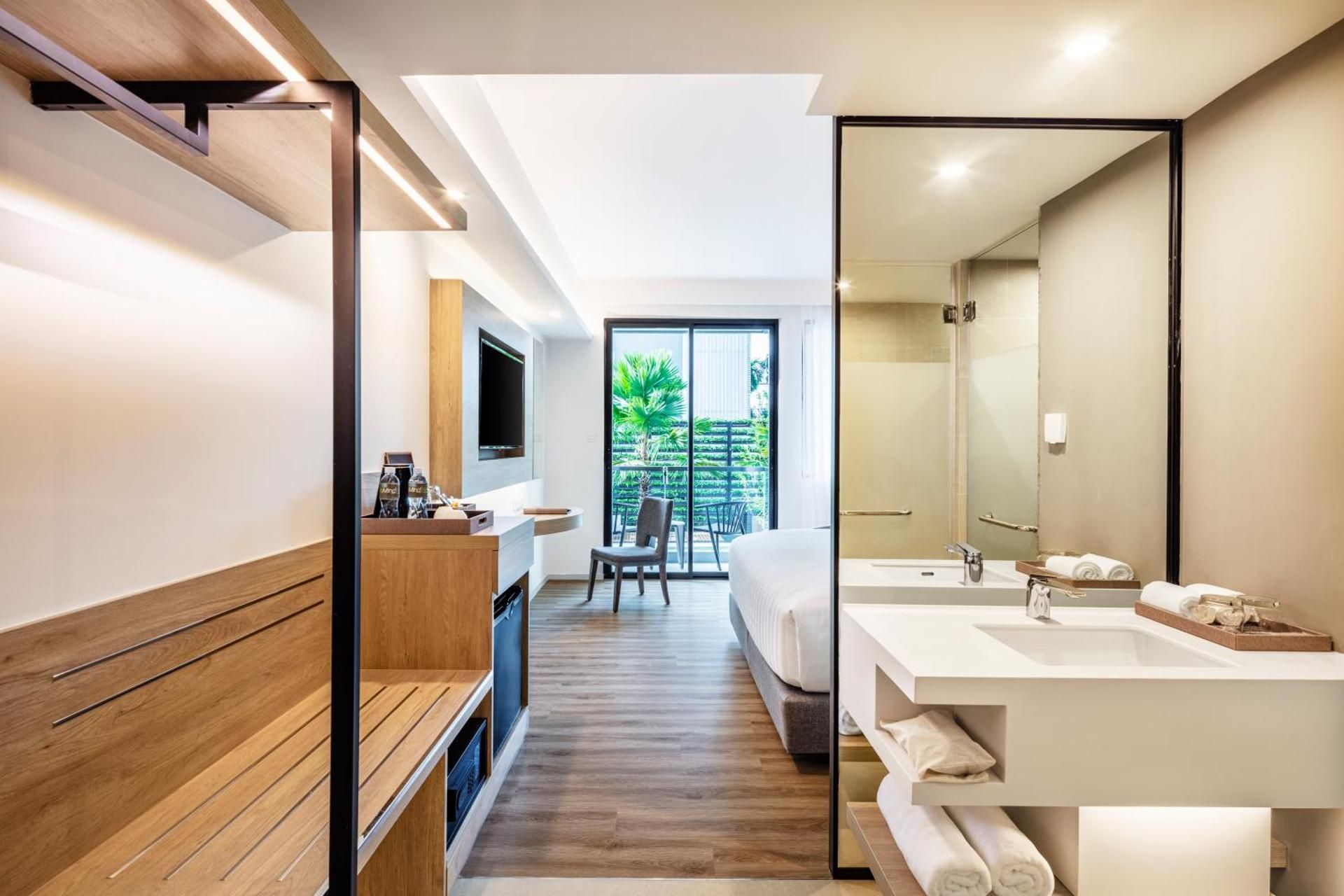 Hotel Amber Pattaya Deluxe Pool View 2