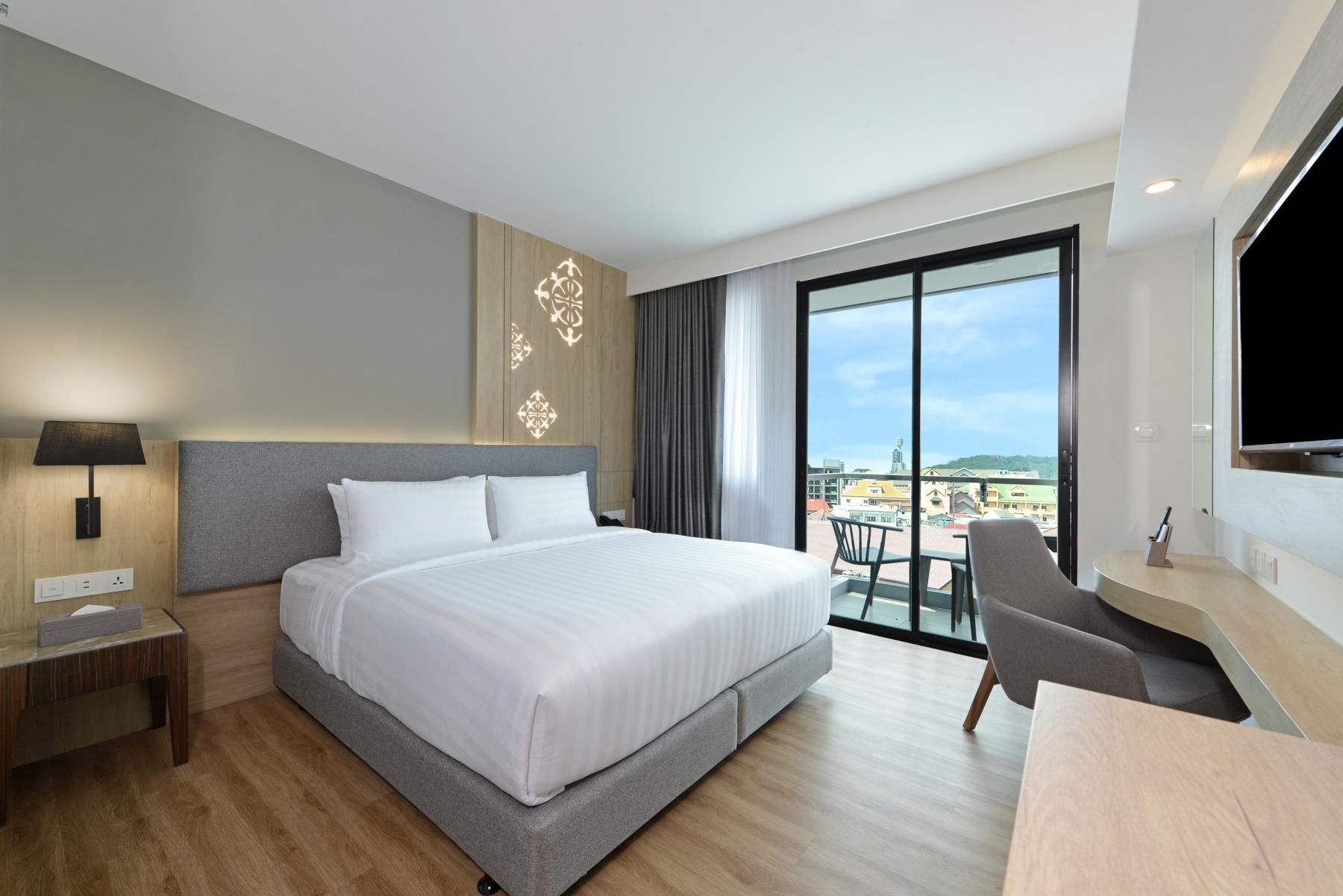 Hotel Amber Pattaya Deluxe City View Double or Twin Room with Balcony