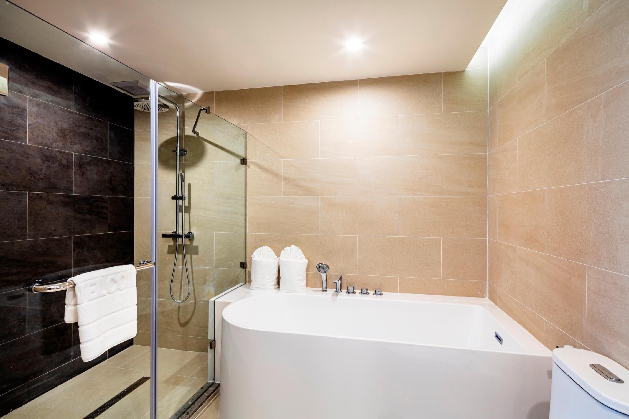 Hotel Amber Pattaya Grand Deluxe 2