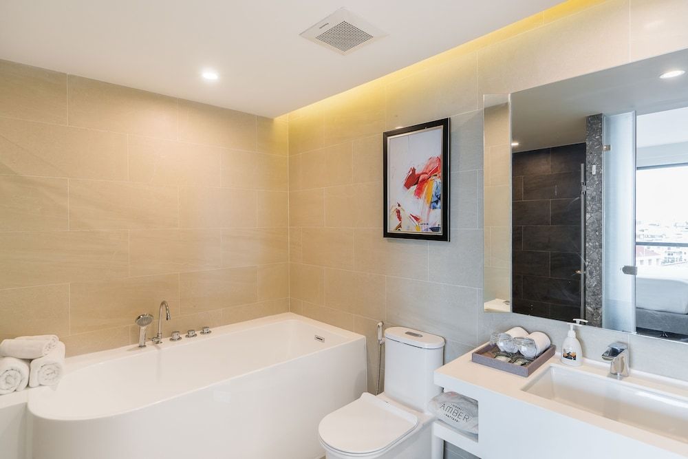 Hotel Amber Pattaya Grand Deluxe Room 15