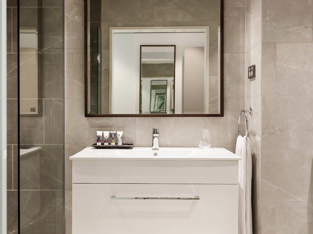 Mercure Auckland Queen Street Standard Room 6