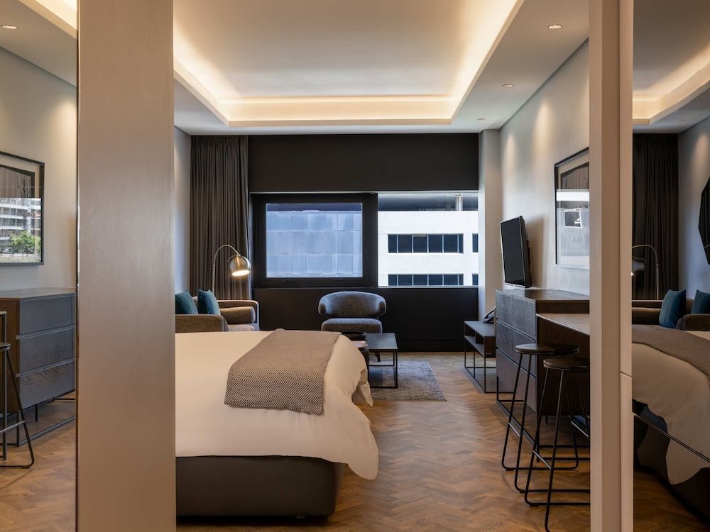 The Onyx Apartment Hotel by NEWMARK Studio, 1 King Bed, City View