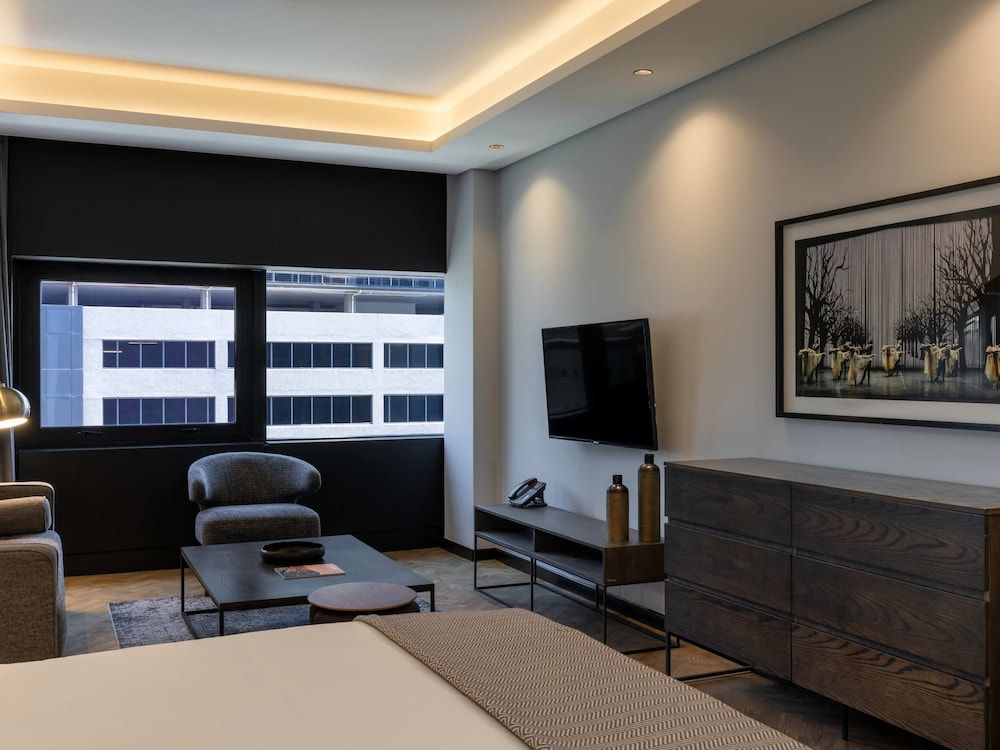 The Onyx Apartment Hotel by NEWMARK Studio, 1 King Bed, City View 8