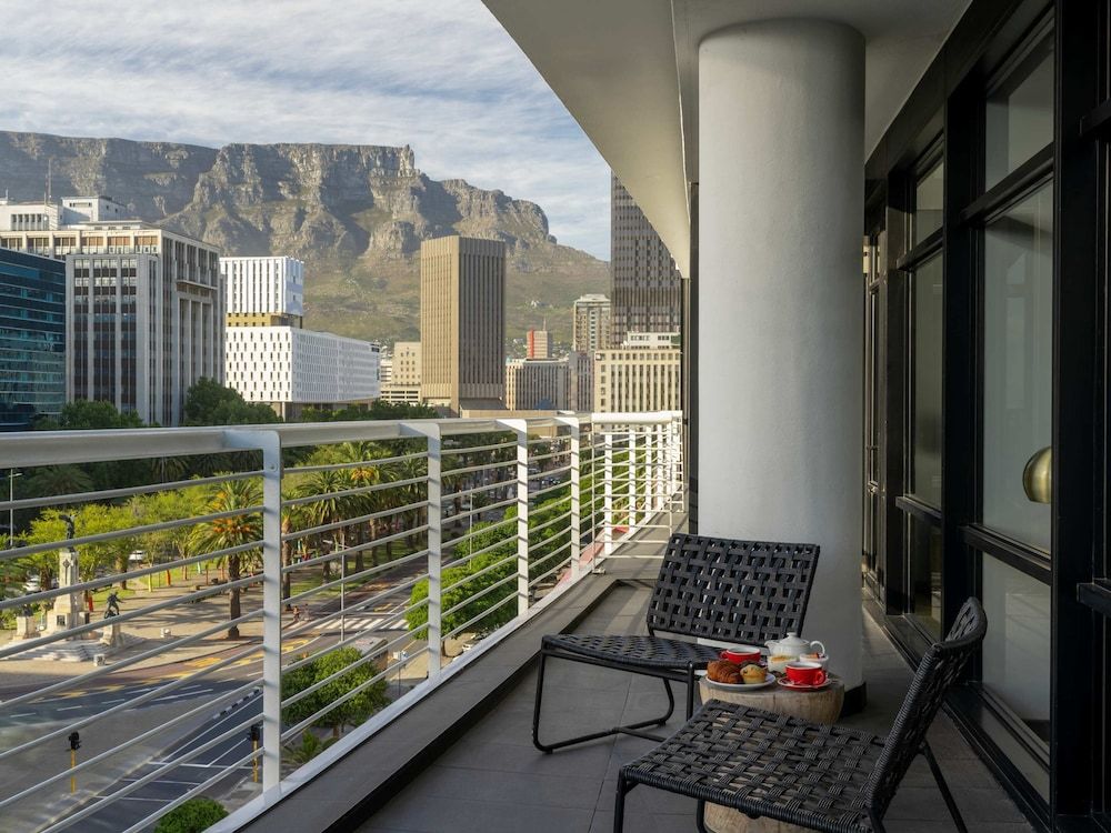 undefined The Onyx Apartment Hotel by NEWMARK 5