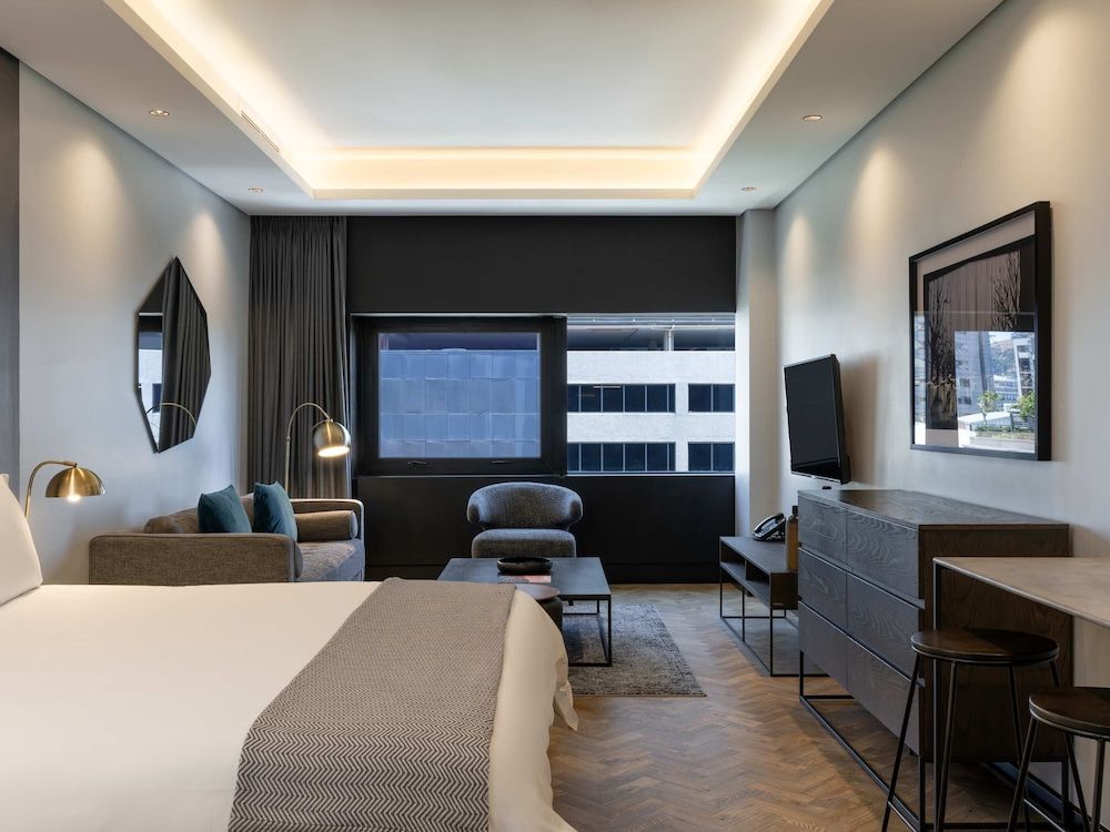 The Onyx Apartment Hotel by NEWMARK Studio, 1 King Bed, City View 5