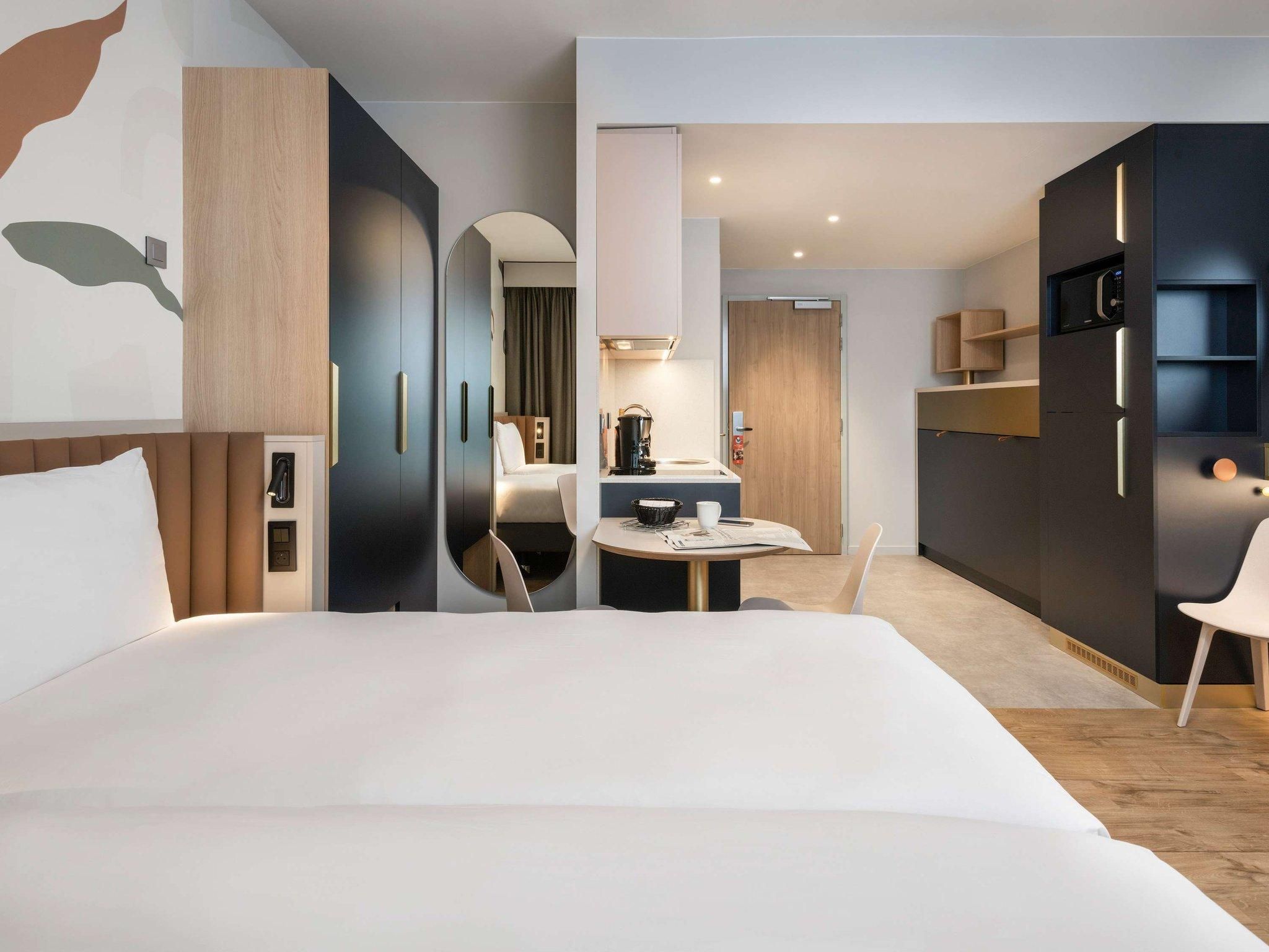 Elegant studio for 4 guests including 1 double bed and 2 single beds or 4 single beds