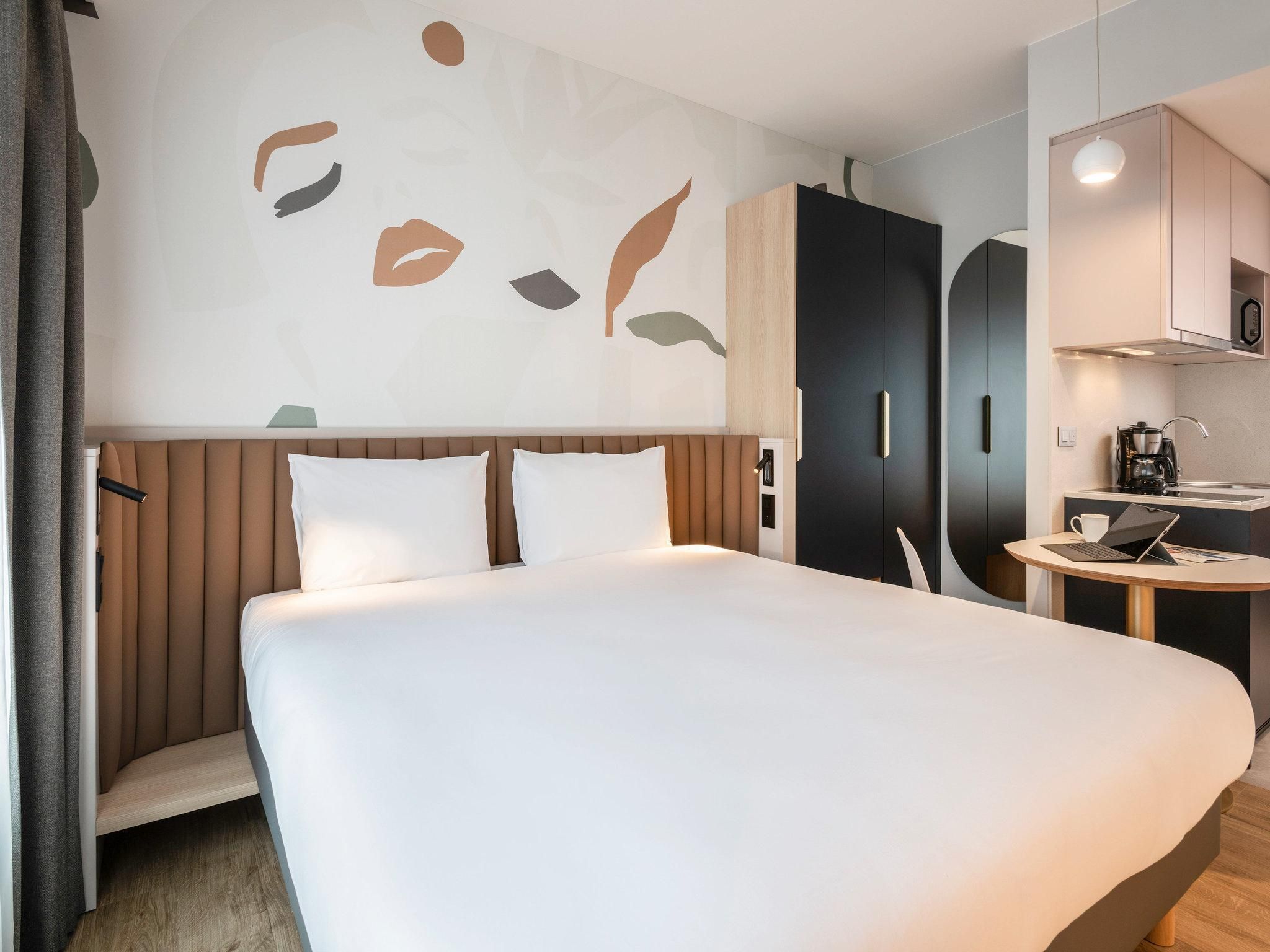 Elegant studio for 4 guests including 1 double bed and 2 single beds or 4 single beds