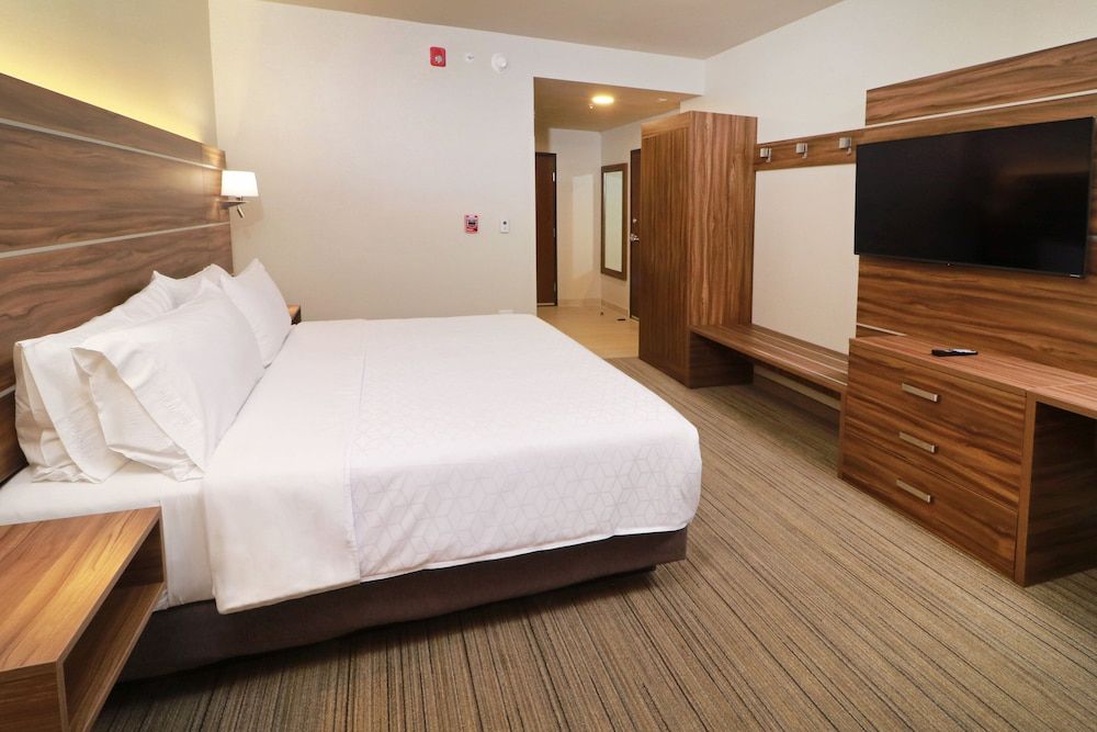 Standard Room, 1 King Bed, Accessible