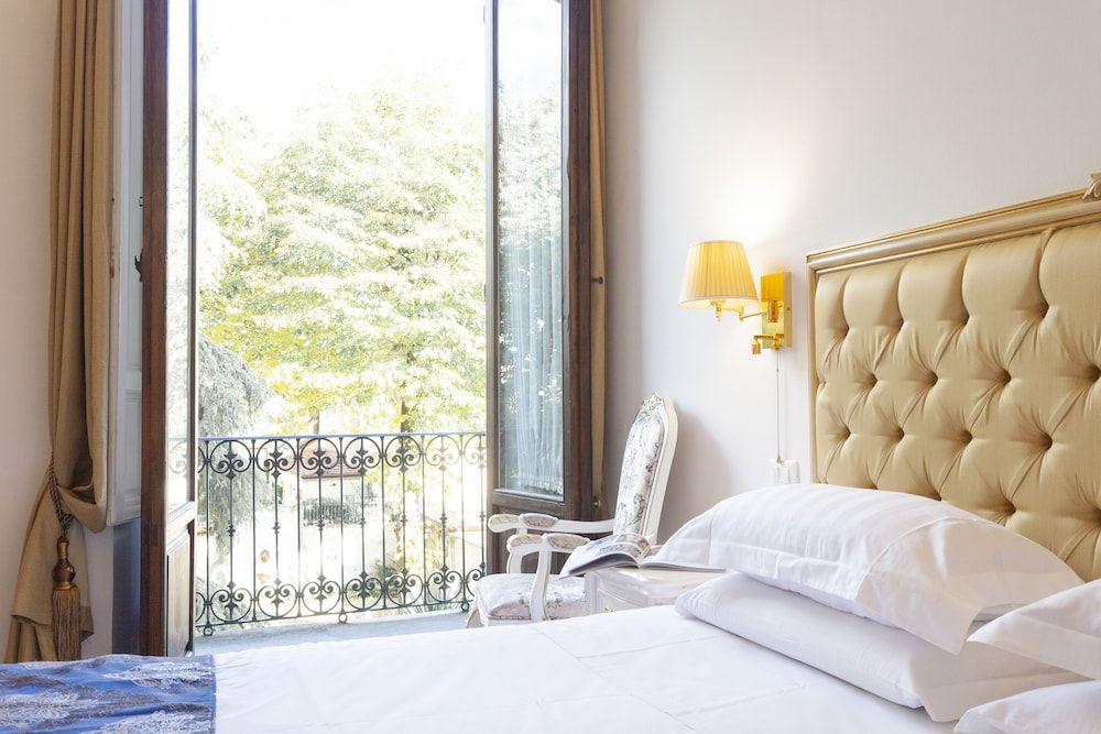 undefined Villa Royal 3