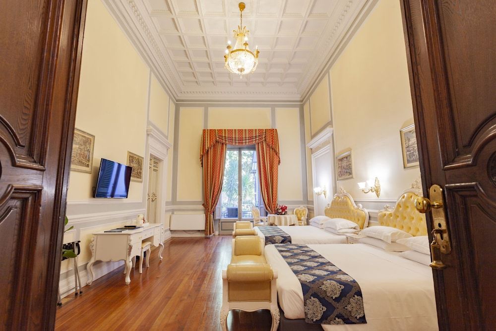 undefined Villa Royal 5