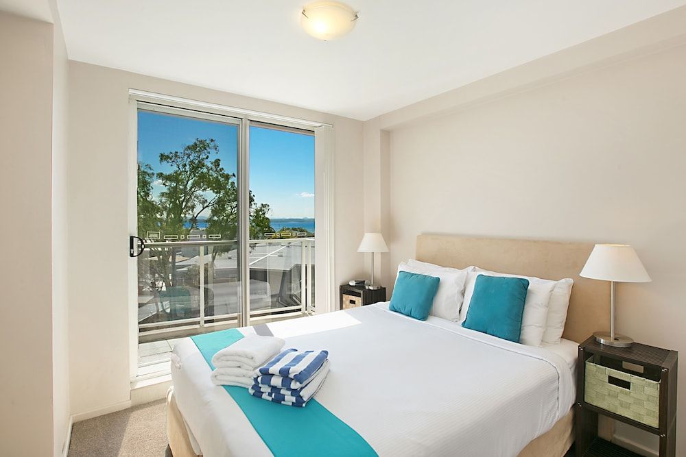 3 Bedroom 2 Bathroom Water Aspect Penthouse