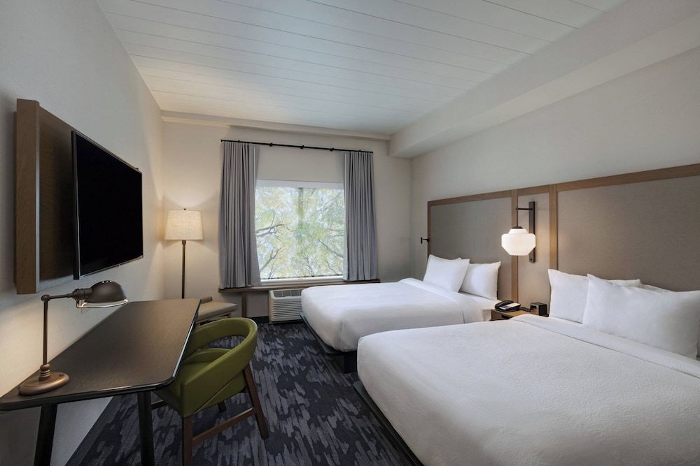 Room, 2 Queen Beds, Non Smoking (Mobility Accessible, Tub)