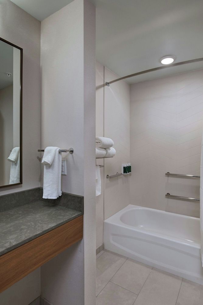 Room, 2 Queen Beds, Non Smoking (Mobility Accessible, Tub)