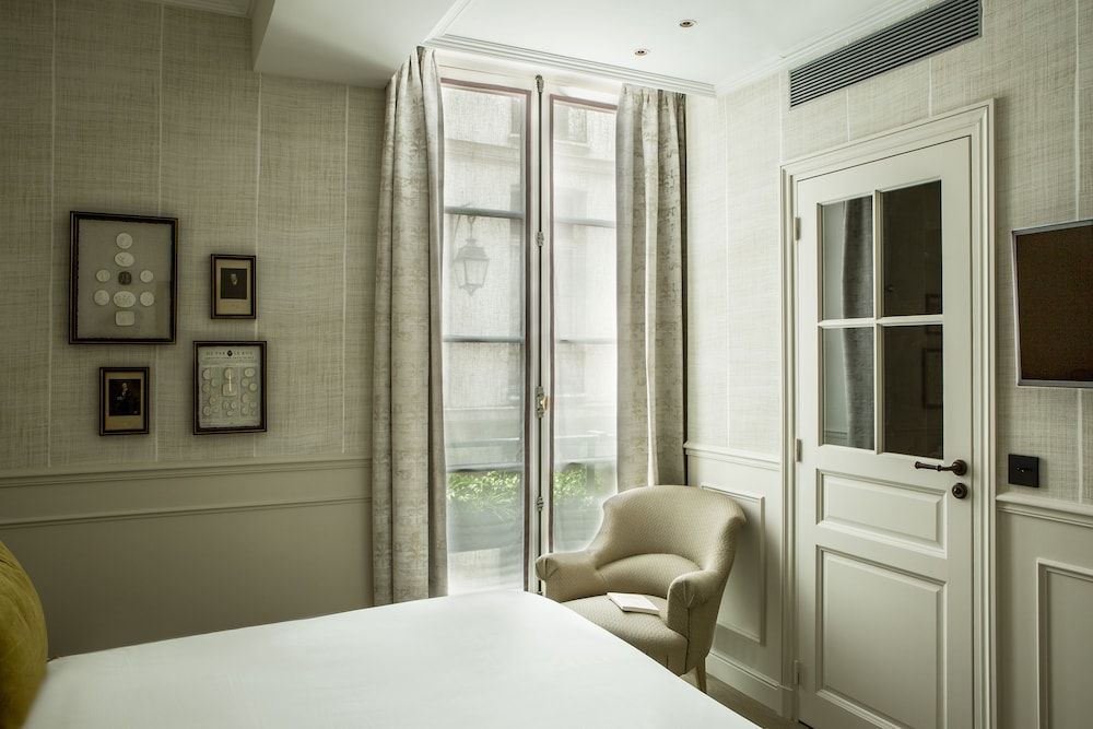 Charles V Classic Double Room 3