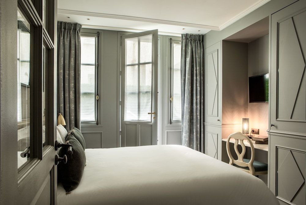 Charles V Classic Double Room 4