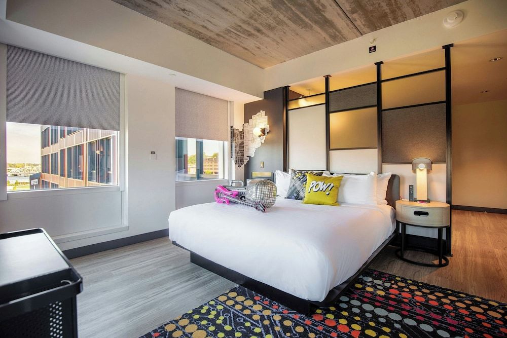 Room, 1 King Bed, Non Smoking (Mobility Accessible, Tub)