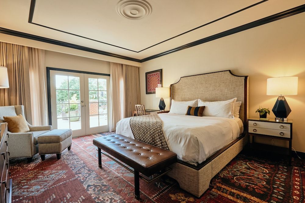 Signature Suite, 1 King Bed with Sofa bed