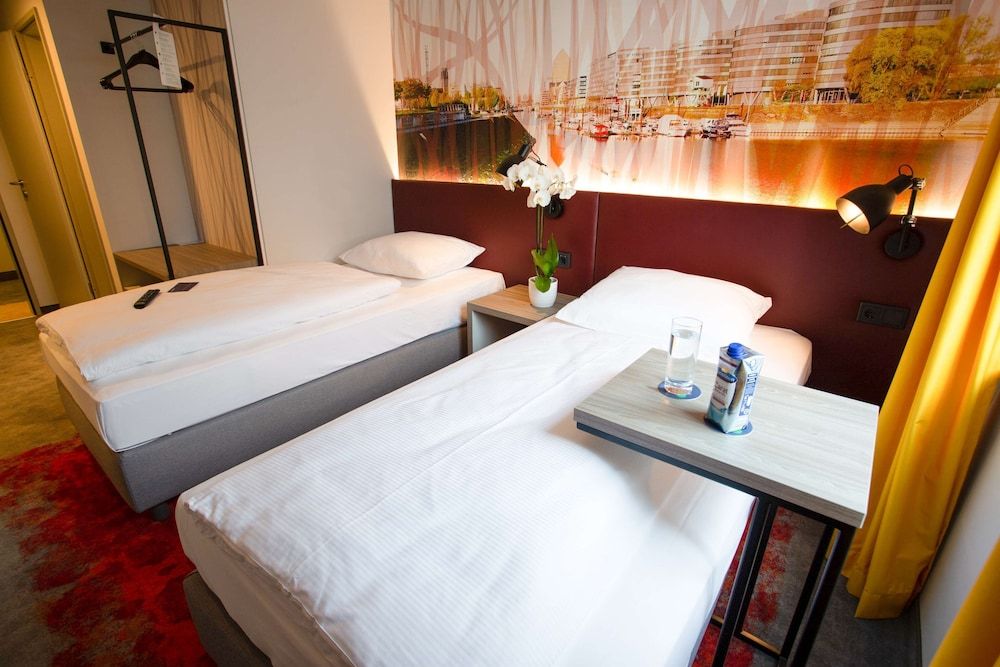 Campanile Duisburg City Standard Room, 2 Twin Beds 3