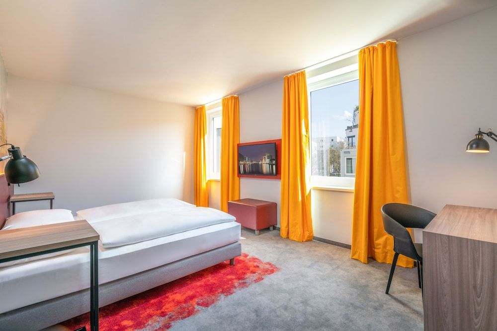 Campanile Duisburg City Standard Room, Multiple Beds 3