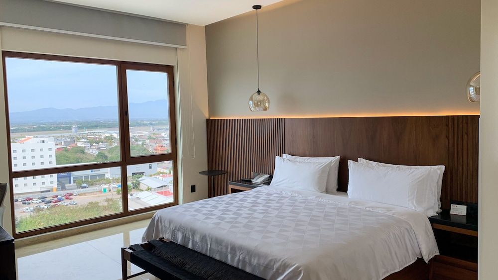Presidential Suite (Top Floor)