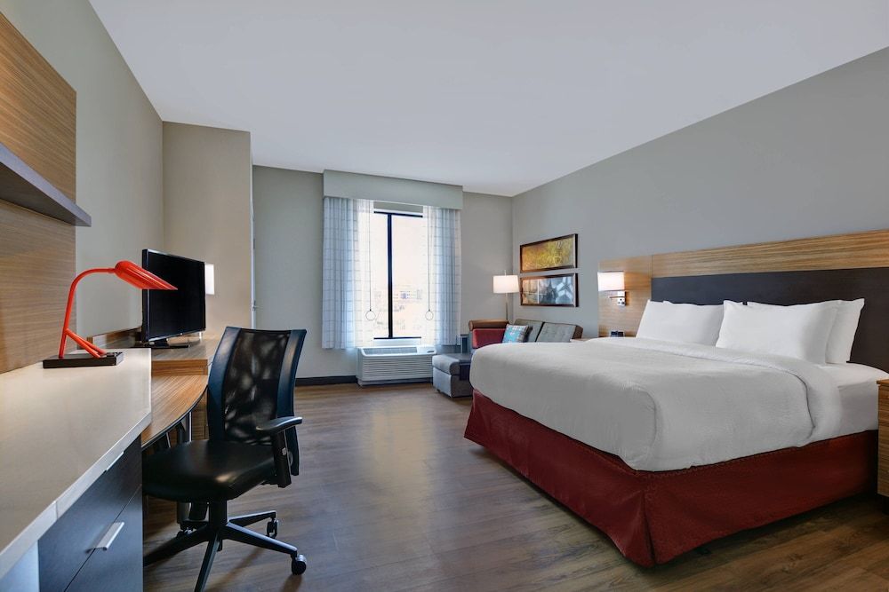Suite, 1 Bedroom, Non Smoking (Mobility/Hearing Accessible, Tub)