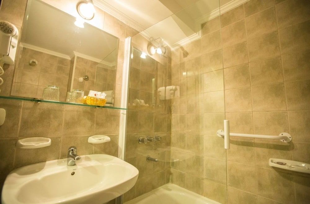 Hotel Carlos V Patagonia Superior Double Room 5