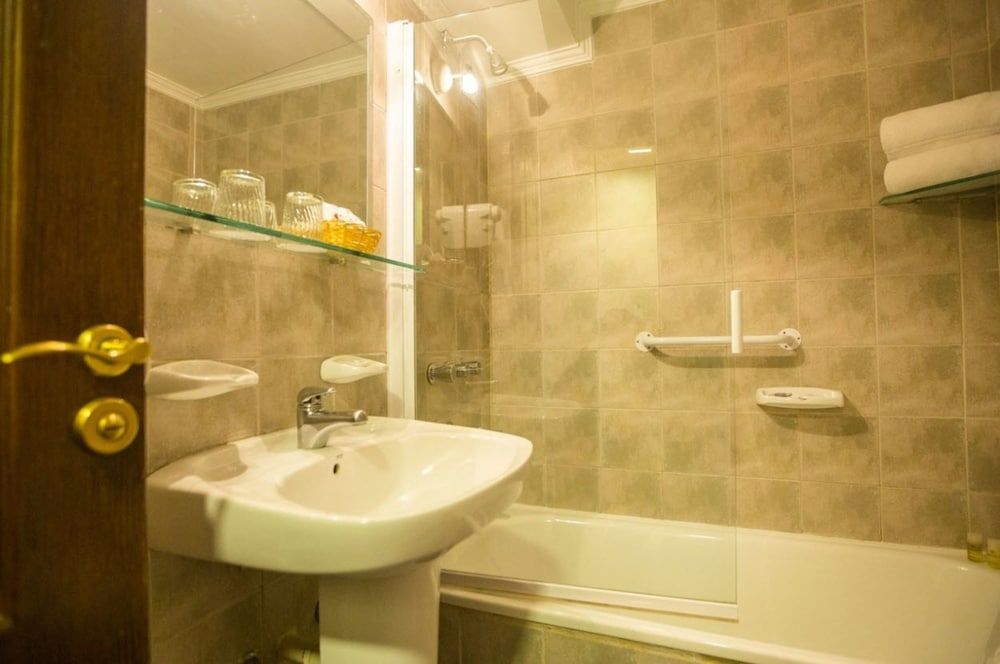 Hotel Carlos V Patagonia Superior Double Room 7