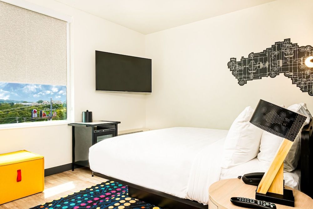 Room, 1 King Bed, Non Smoking (Hearing Accessible)