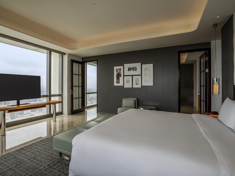 PRESTIGE SUITE, Club Millesime Access,1 King Bed, Ocean View