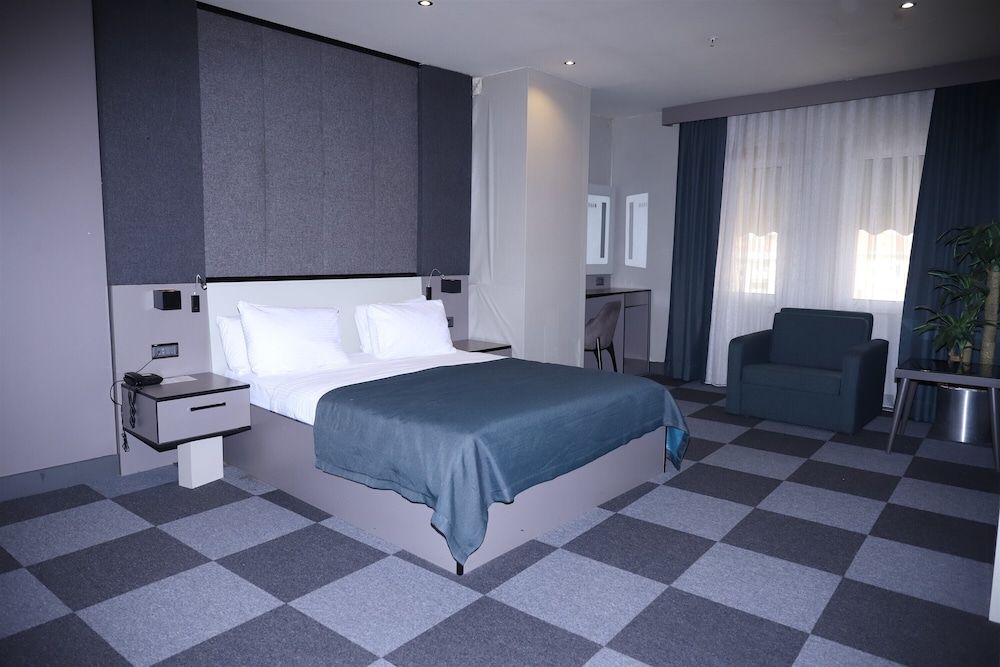Deluxe Room, 1 King Bed, Smoking