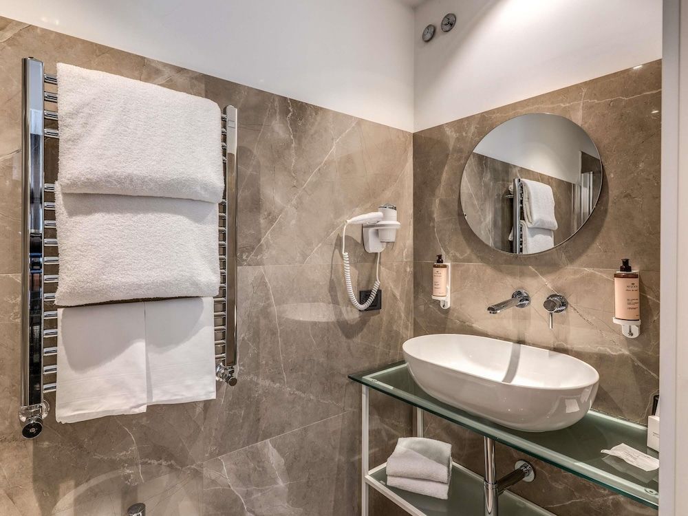 Mercure Roma Centro Termini Standard Room, 1 Double or 2 Twin Beds (Inner view) 8