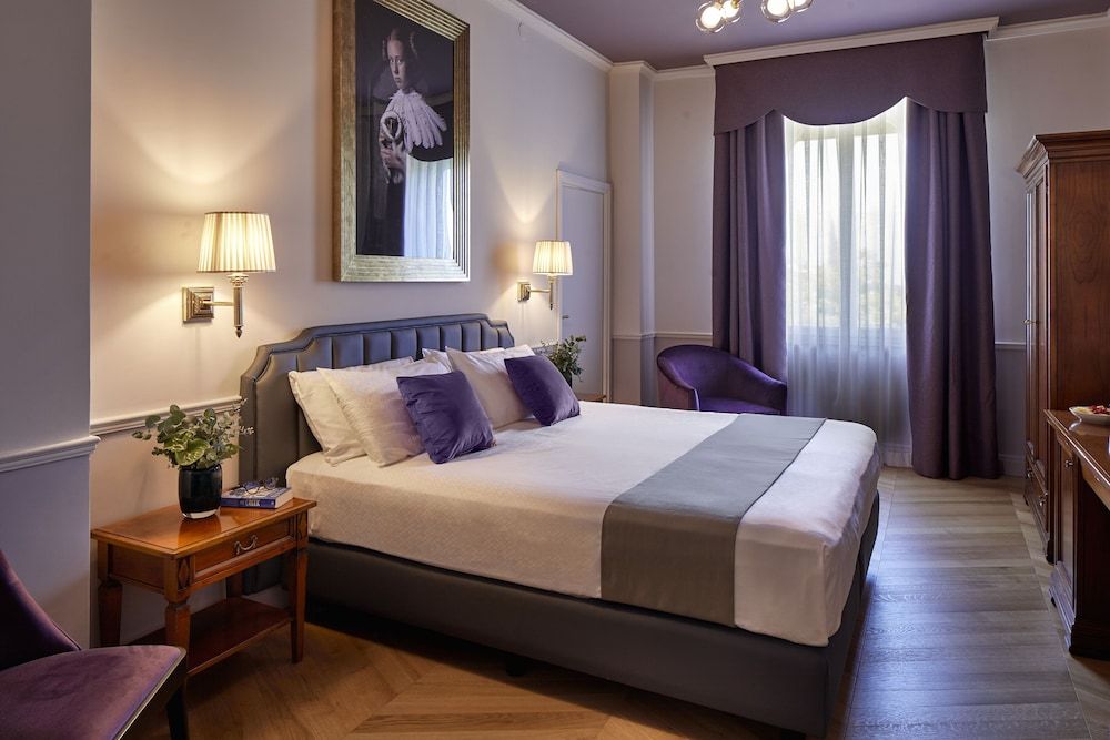 Hotel Villa Del Sogno Double Room (partial view) 3