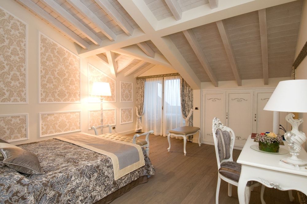Hotel Villa Del Sogno Venice Junior Suite (balcony, lake view) 2