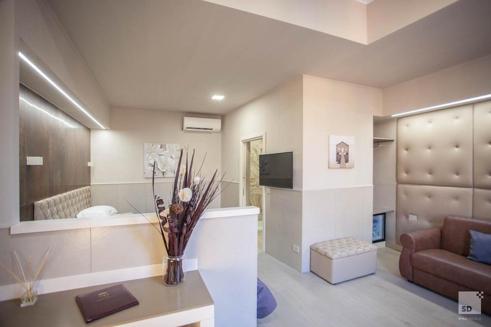 Hotel Cavour Deluxe Triple Room 4