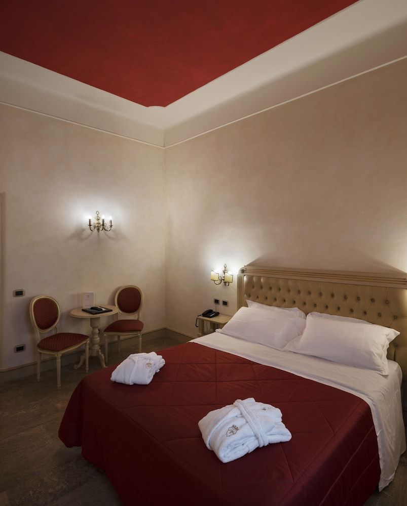 undefined Hotel Cavour 10