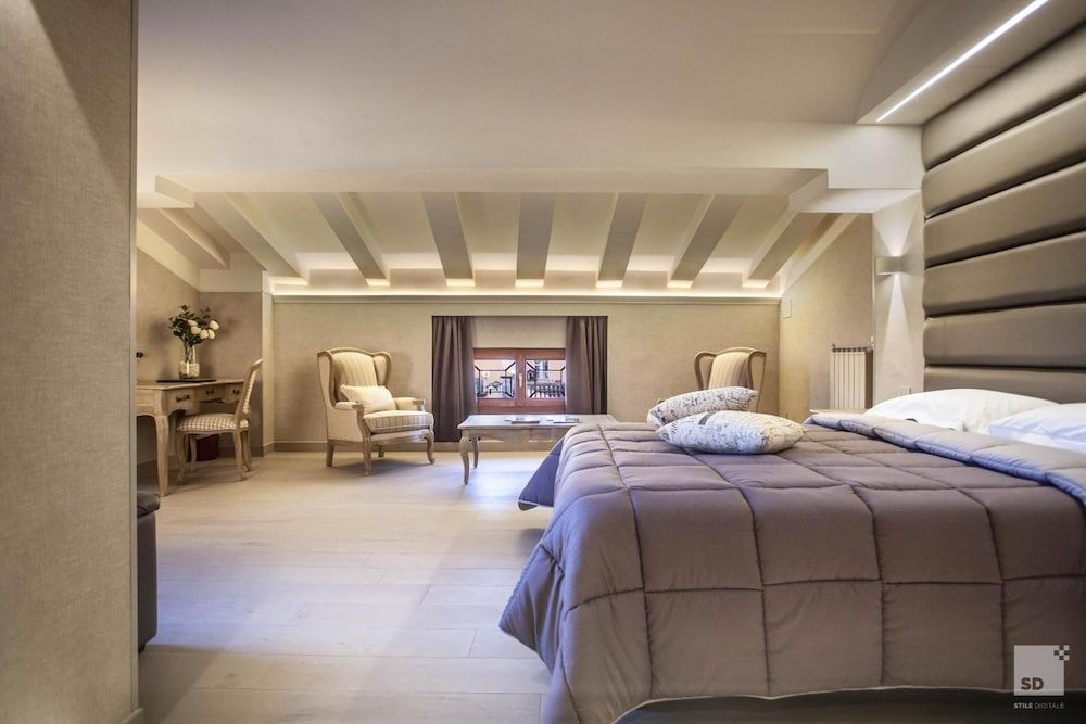 Hotel Cavour Deluxe Double Room 2