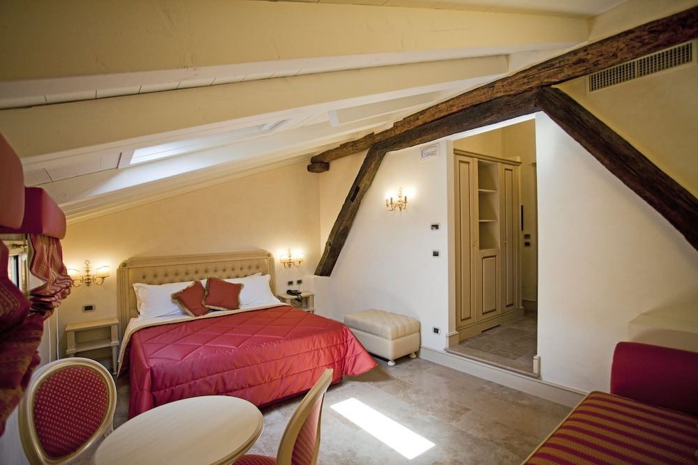 undefined Hotel Cavour 7