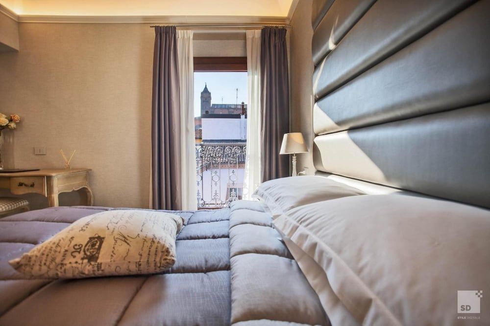 Hotel Cavour Deluxe Double Room 3